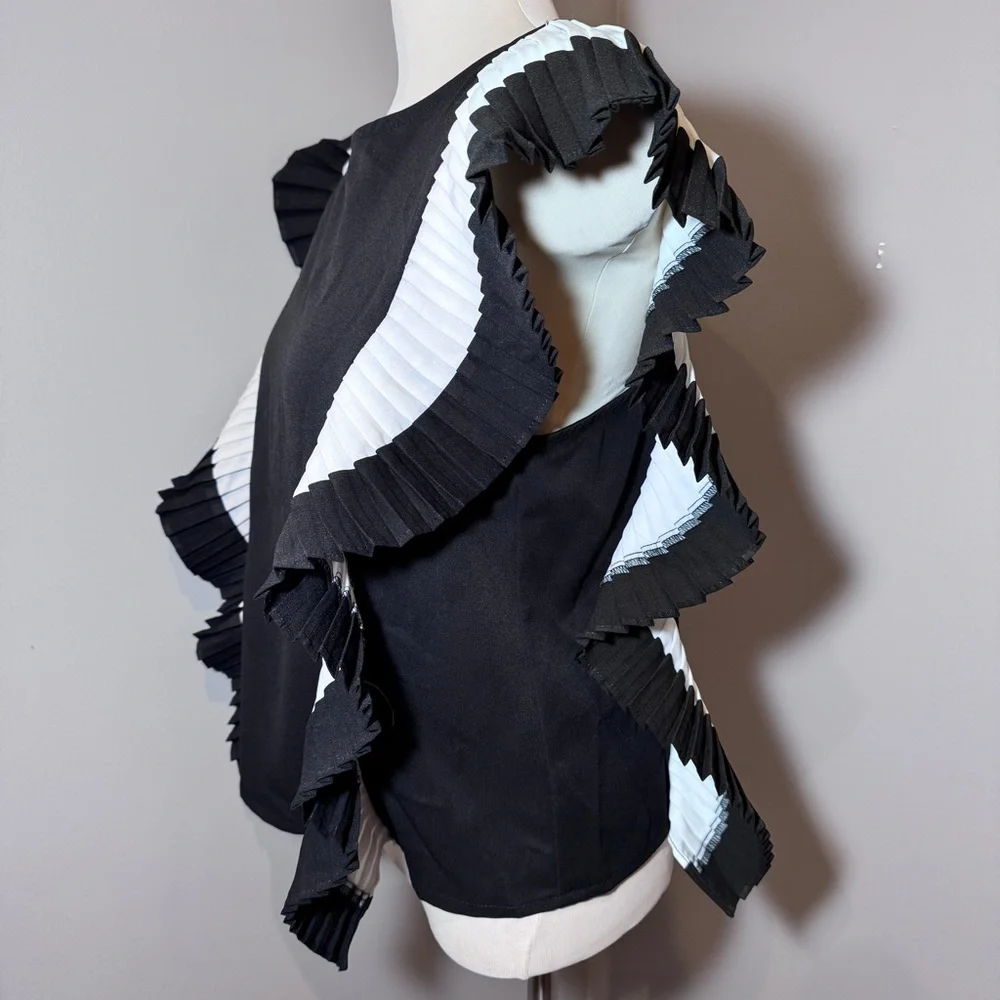 FAB’RIK Sleeveless Ruffle Accent Blouse BLACK-WHITE / SMALL - Picture 6 of 12